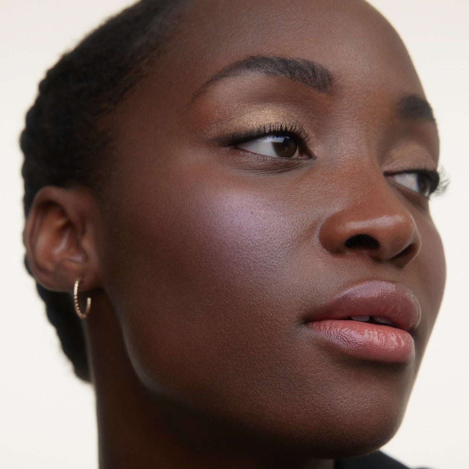 Closeup of woman's face wearing Wonderblush makeup.