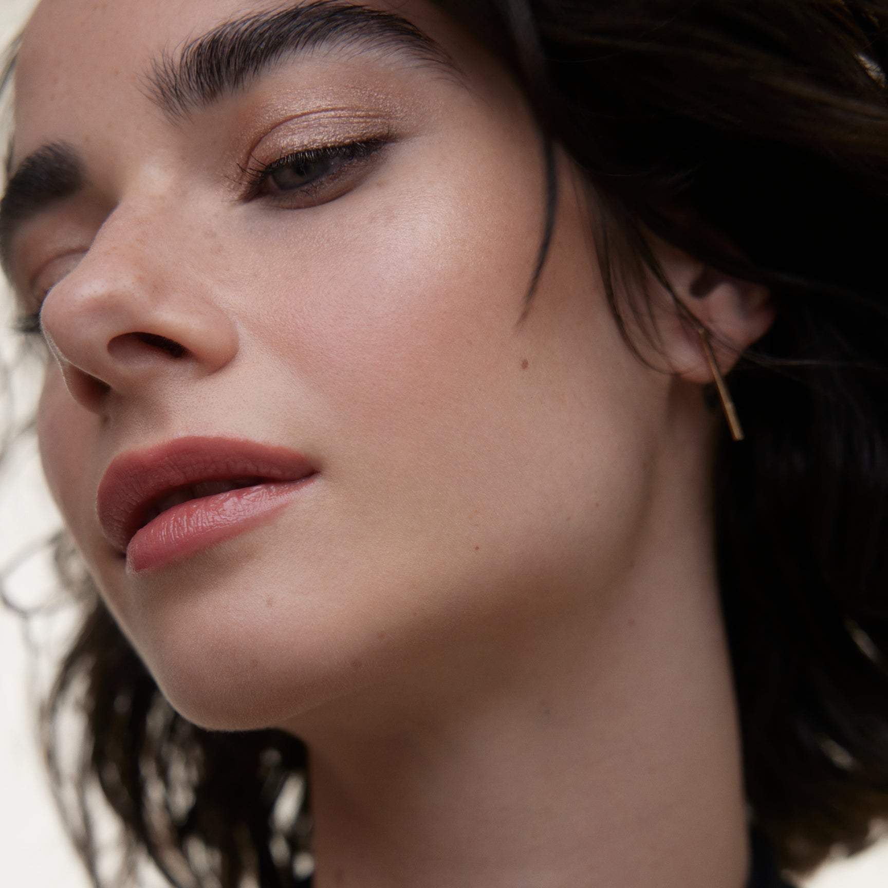 Closeup of a woman's face wearing Wonderblush makeup.