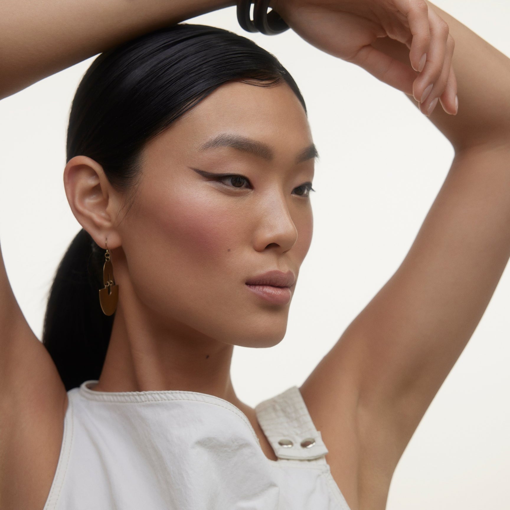 Closeup of a woman's face wearing Wonderblush makeup.