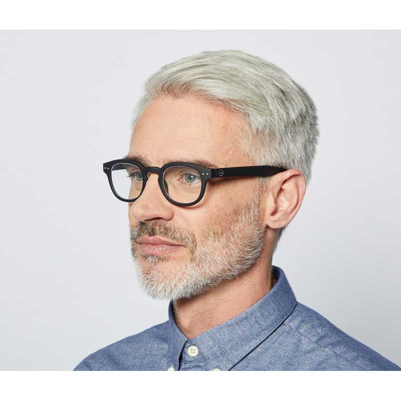 Man wearing Izipizi Paris Reading Glasses # C - The Retro - Black