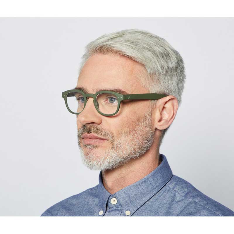 Man wearing Izipizi Paris Reading Glasses # C - The Retro - Khaki 