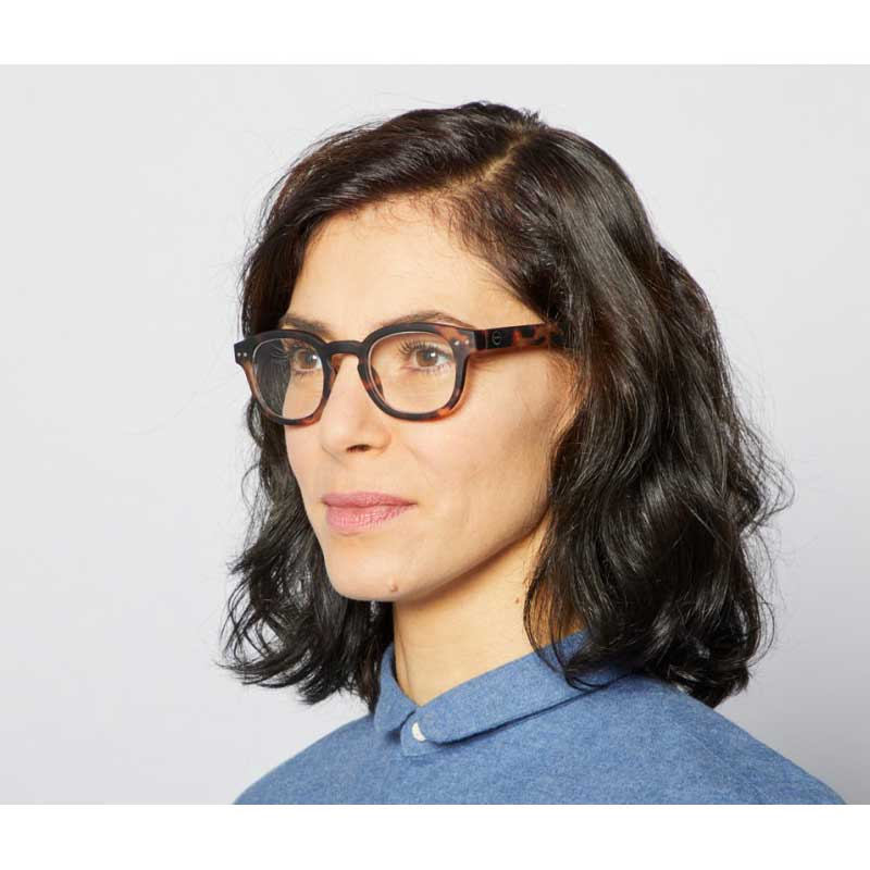 Woman wearing Izipizi Paris Reading Glasses # C - The Retro - Tortoise 