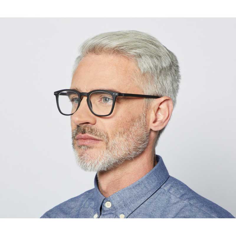 Man wearing Izipizi Paris Reading Glasses #E - The Trapeze 